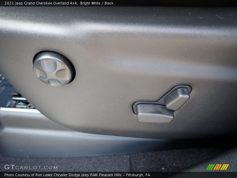 Bright White / Black 2021 Jeep Grand Cherokee Overland 4x4