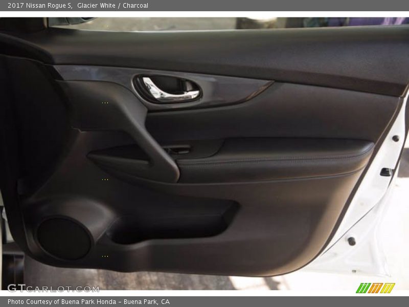 Glacier White / Charcoal 2017 Nissan Rogue S