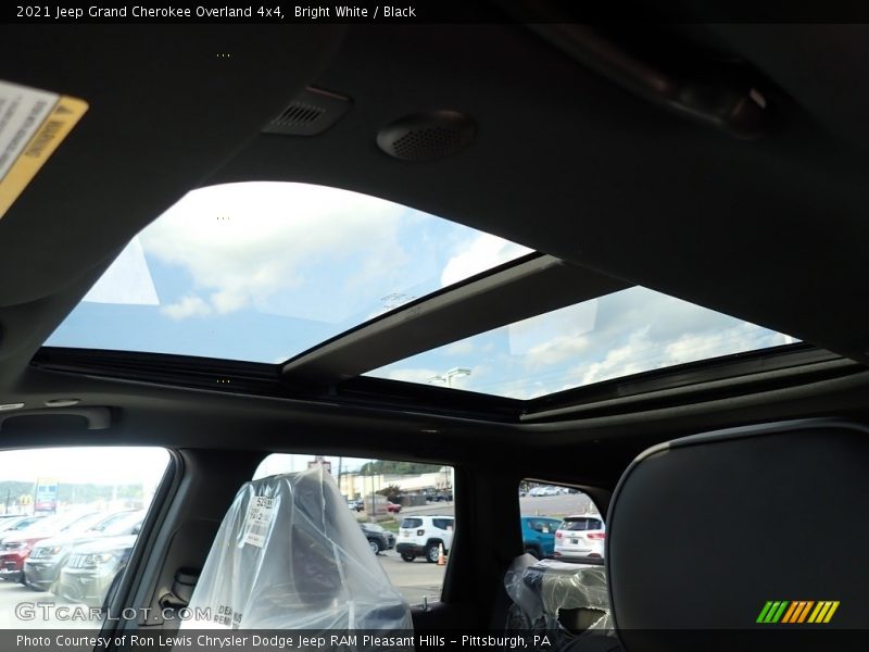 Bright White / Black 2021 Jeep Grand Cherokee Overland 4x4