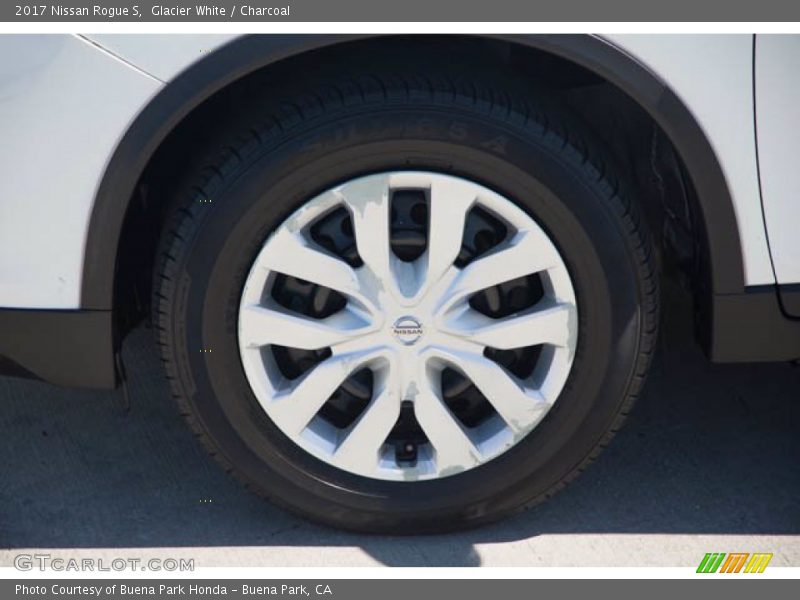 Glacier White / Charcoal 2017 Nissan Rogue S