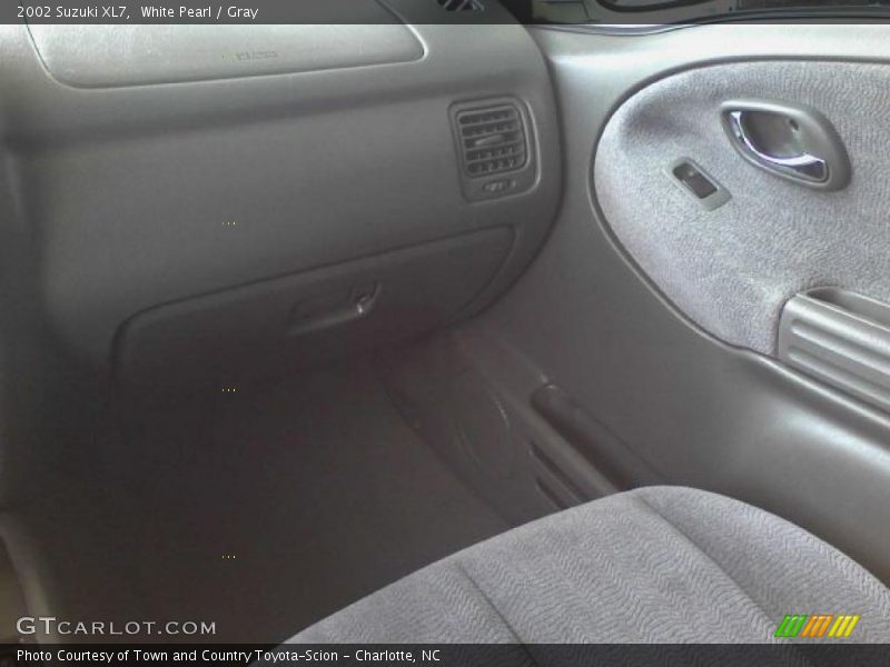 White Pearl / Gray 2002 Suzuki XL7