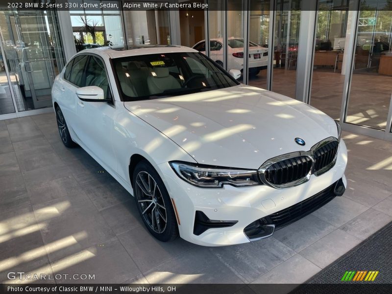 Front 3/4 View of 2022 3 Series 330i xDrive Sedan