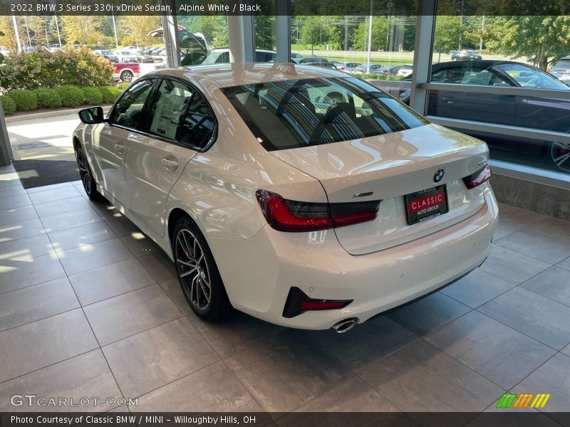 Alpine White / Black 2022 BMW 3 Series 330i xDrive Sedan