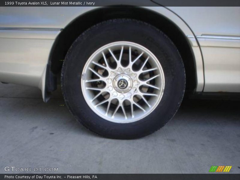 Lunar Mist Metallic / Ivory 1999 Toyota Avalon XLS