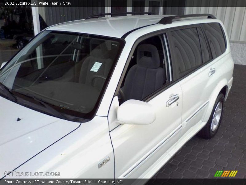 White Pearl / Gray 2002 Suzuki XL7