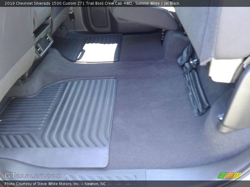 Summit White / Jet Black 2019 Chevrolet Silverado 1500 Custom Z71 Trail Boss Crew Cab 4WD