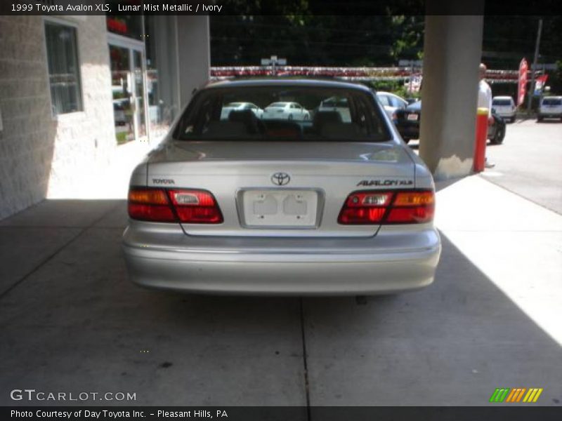 Lunar Mist Metallic / Ivory 1999 Toyota Avalon XLS