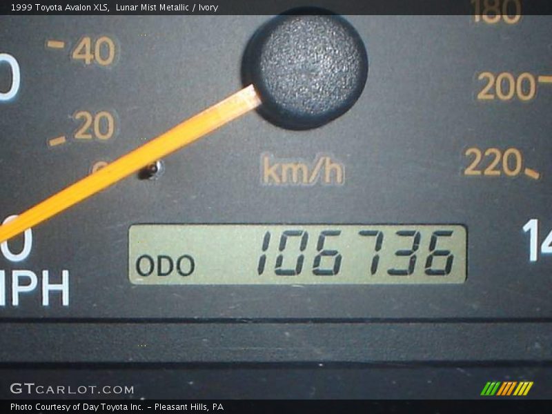 Lunar Mist Metallic / Ivory 1999 Toyota Avalon XLS