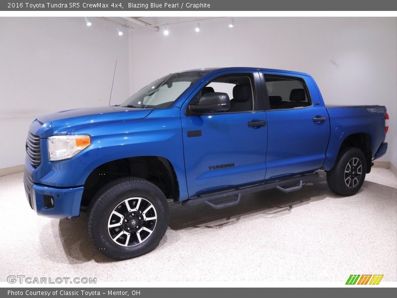 Blazing Blue Pearl / Graphite 2016 Toyota Tundra SR5 CrewMax 4x4
