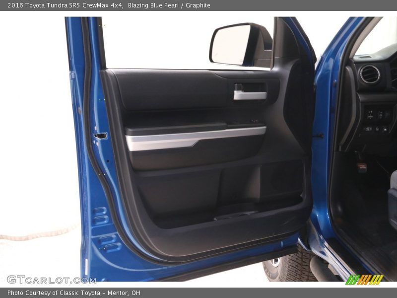 Blazing Blue Pearl / Graphite 2016 Toyota Tundra SR5 CrewMax 4x4