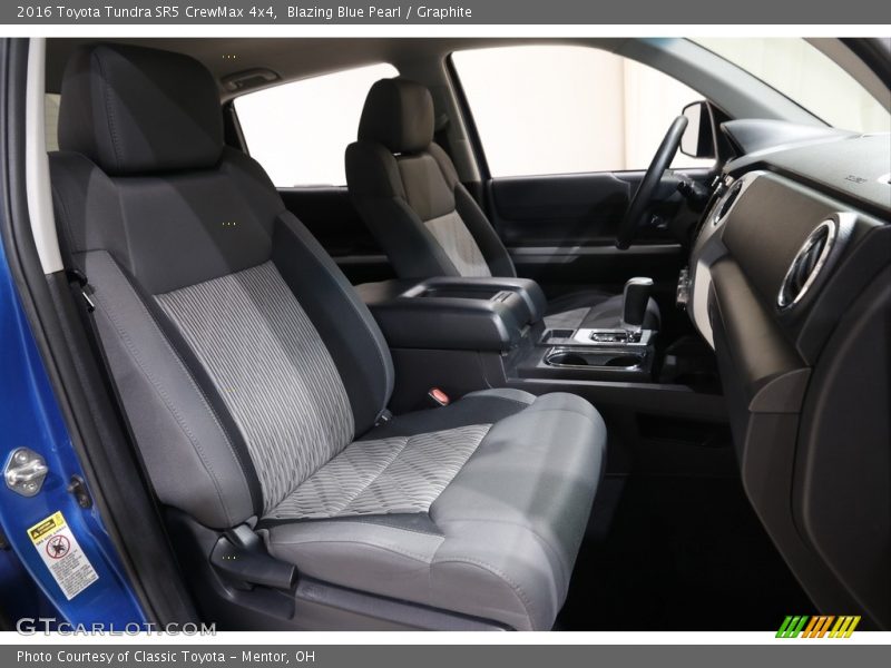 Blazing Blue Pearl / Graphite 2016 Toyota Tundra SR5 CrewMax 4x4