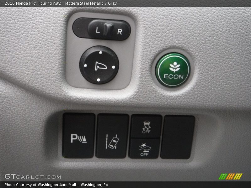 Controls of 2016 Pilot Touring AWD