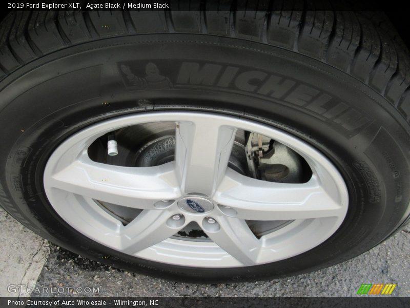 Agate Black / Medium Black 2019 Ford Explorer XLT
