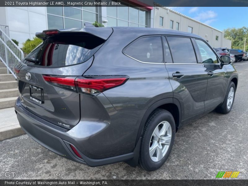 Magnetic Gray Metallic / Black 2021 Toyota Highlander LE AWD