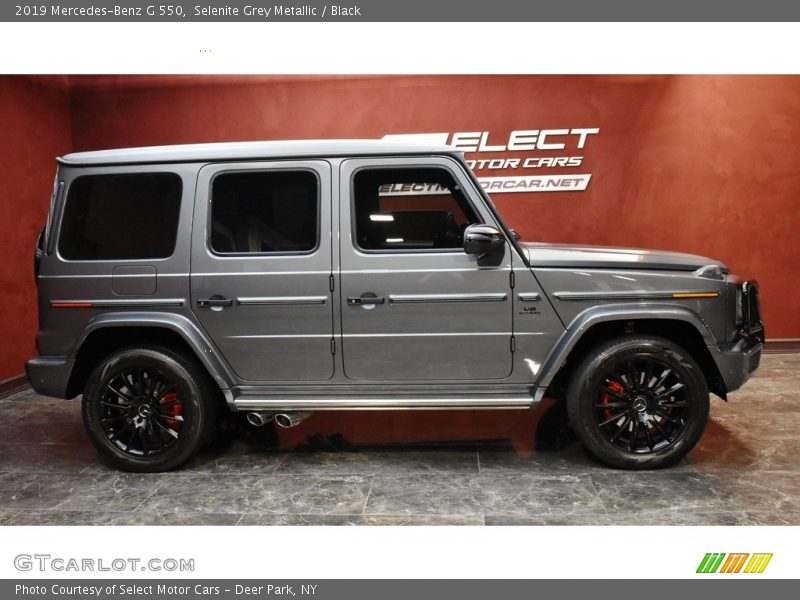 Selenite Grey Metallic / Black 2019 Mercedes-Benz G 550