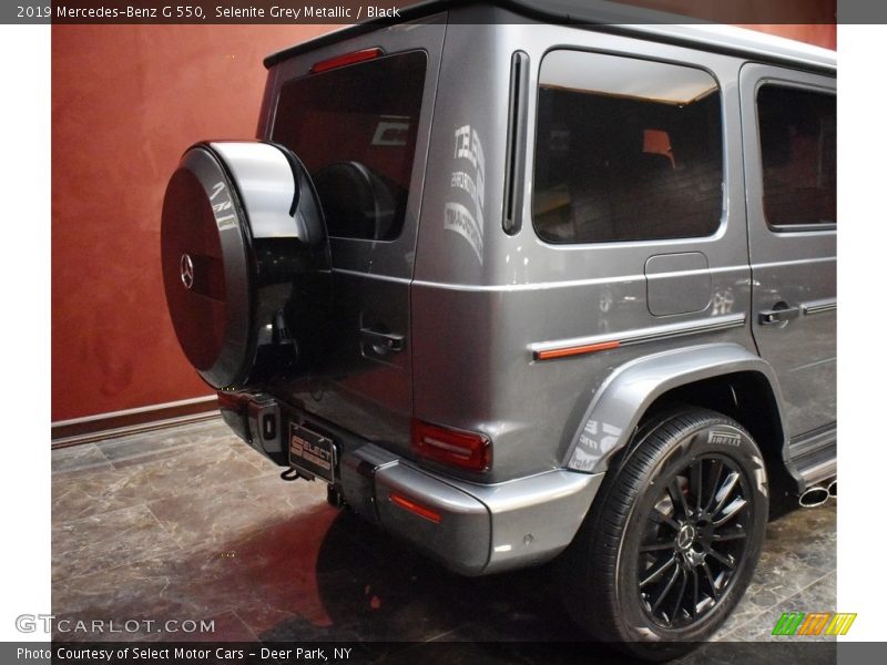 Selenite Grey Metallic / Black 2019 Mercedes-Benz G 550