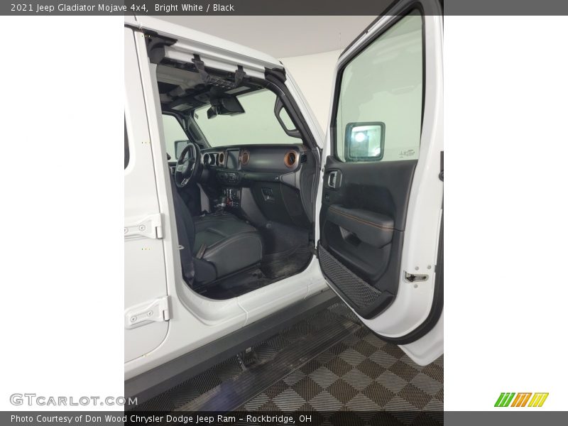 Bright White / Black 2021 Jeep Gladiator Mojave 4x4