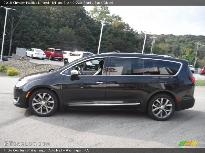 Brilliant Black Crystal Pearl / Black/Diesel 2018 Chrysler Pacifica Limited