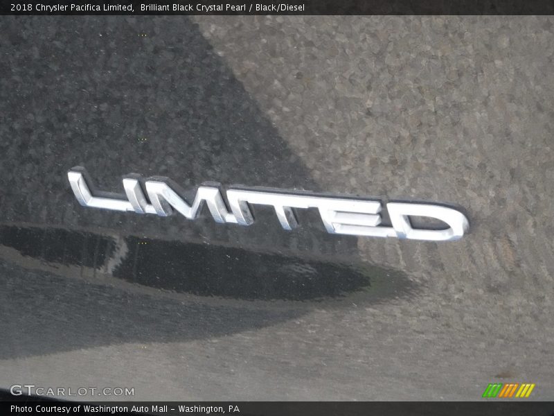 Brilliant Black Crystal Pearl / Black/Diesel 2018 Chrysler Pacifica Limited