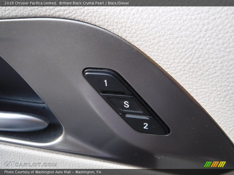 Brilliant Black Crystal Pearl / Black/Diesel 2018 Chrysler Pacifica Limited