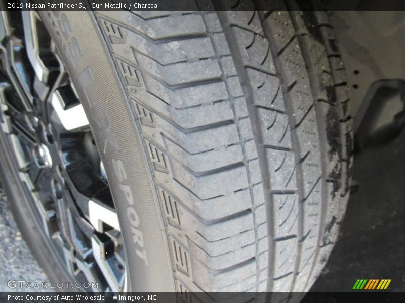 Gun Metallic / Charcoal 2019 Nissan Pathfinder SL