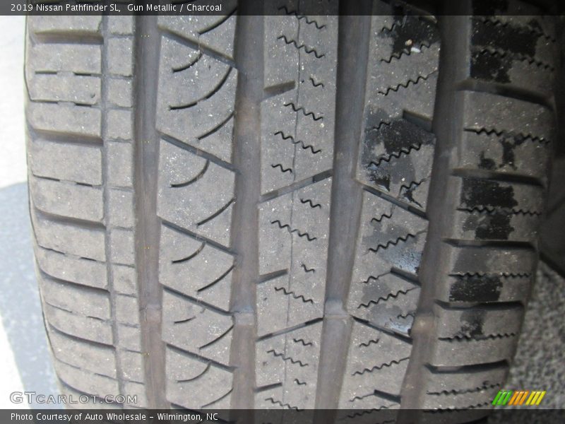 Gun Metallic / Charcoal 2019 Nissan Pathfinder SL