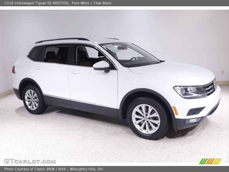 Pure White / Titan Black 2018 Volkswagen Tiguan SE 4MOTION