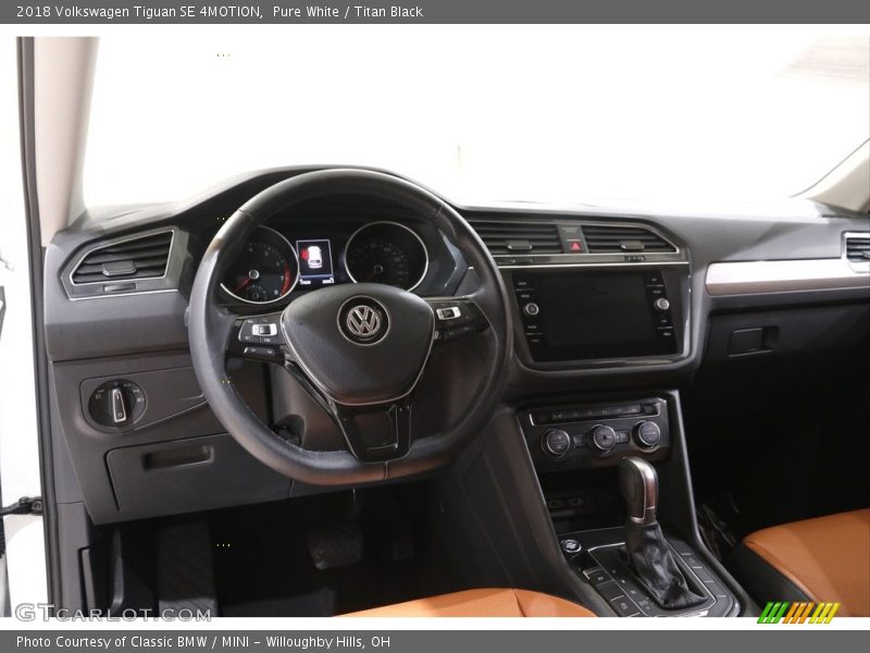 Pure White / Titan Black 2018 Volkswagen Tiguan SE 4MOTION
