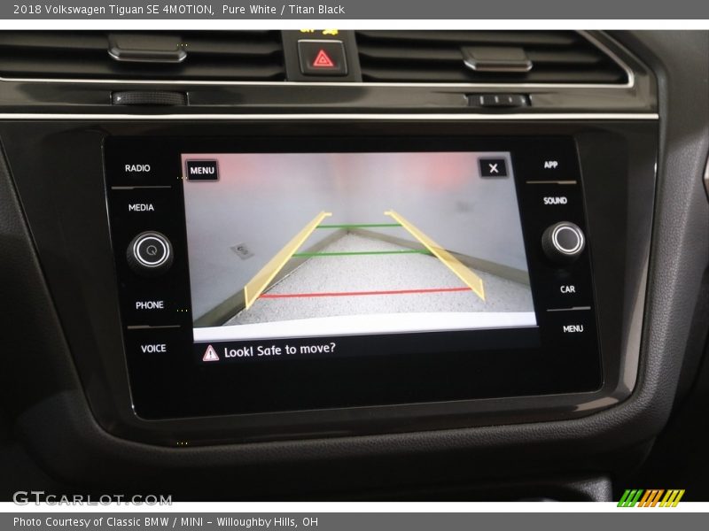 Pure White / Titan Black 2018 Volkswagen Tiguan SE 4MOTION