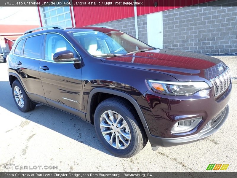 Front 3/4 View of 2021 Cherokee Latitude Lux 4x4
