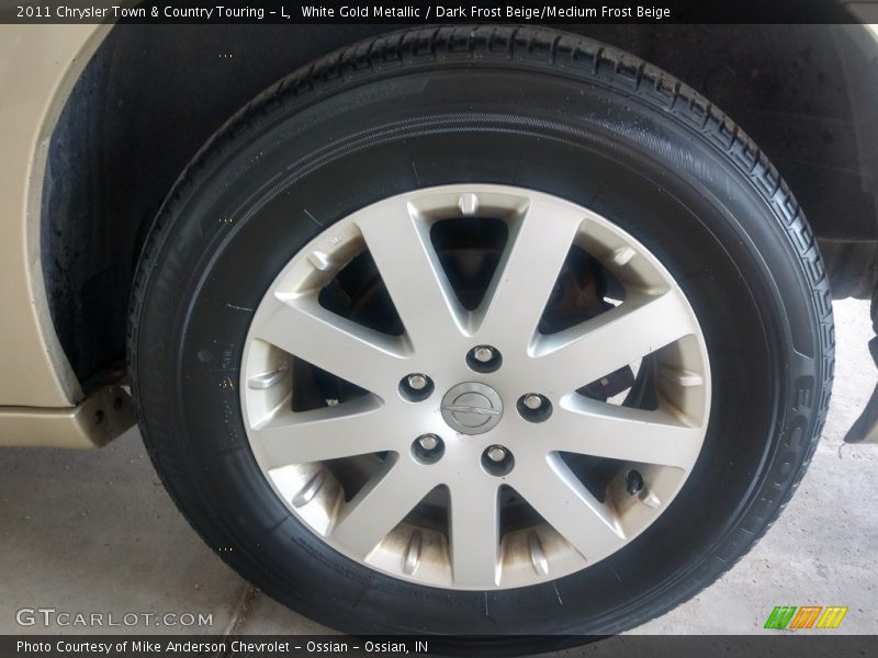 White Gold Metallic / Dark Frost Beige/Medium Frost Beige 2011 Chrysler Town & Country Touring - L