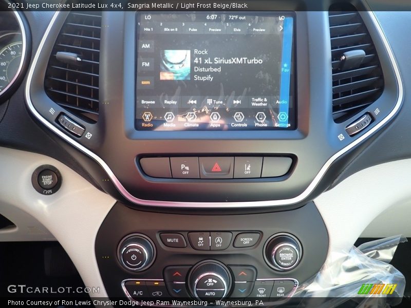 Controls of 2021 Cherokee Latitude Lux 4x4