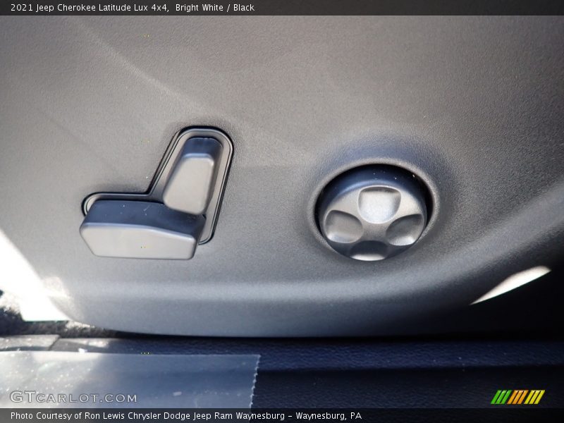 Bright White / Black 2021 Jeep Cherokee Latitude Lux 4x4