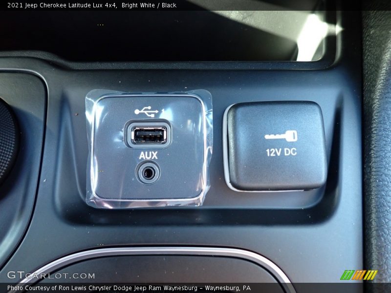 Bright White / Black 2021 Jeep Cherokee Latitude Lux 4x4