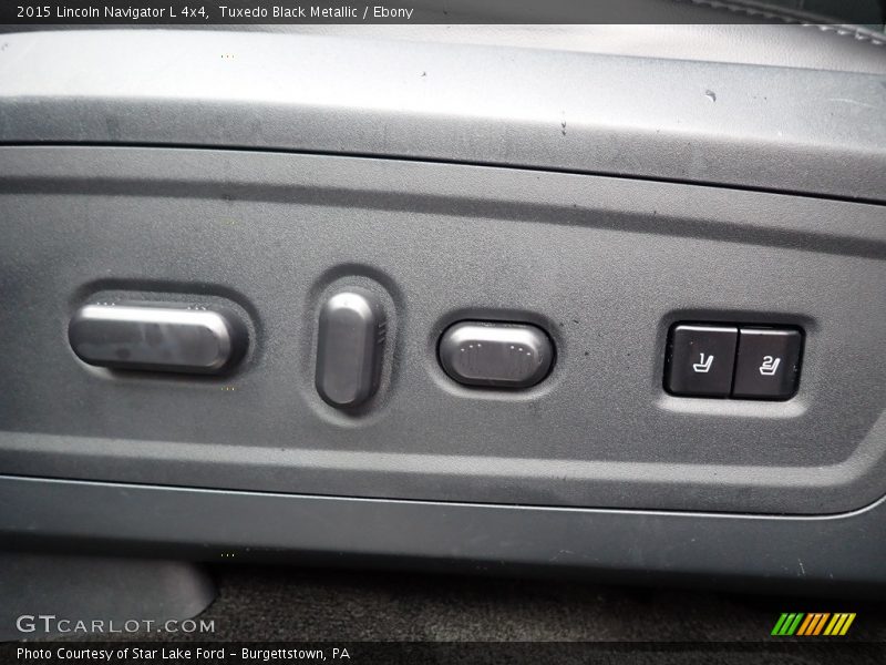 Front Seat of 2015 Navigator L 4x4