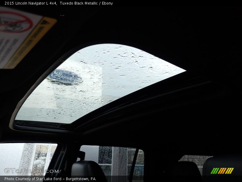 Sunroof of 2015 Navigator L 4x4