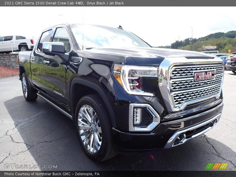 Front 3/4 View of 2021 Sierra 1500 Denali Crew Cab 4WD
