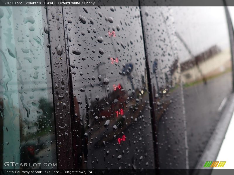 Oxford White / Ebony 2021 Ford Explorer XLT 4WD