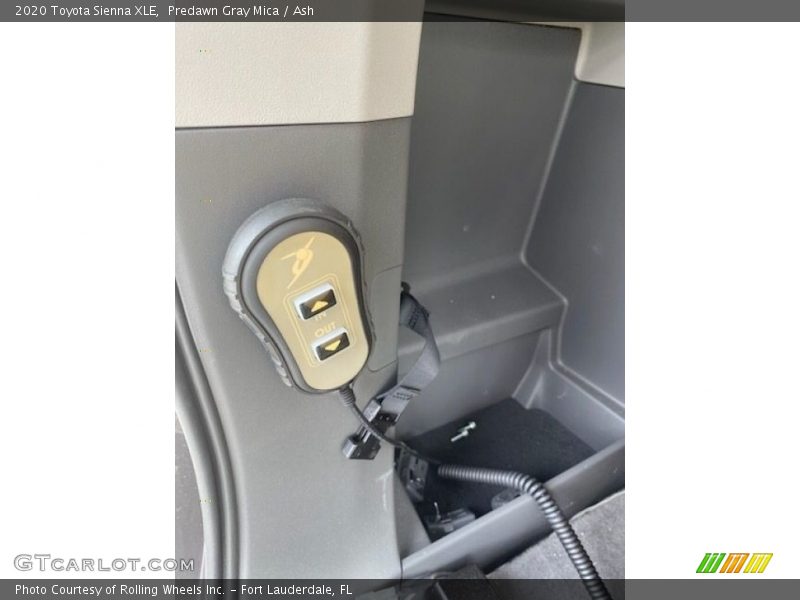 Predawn Gray Mica / Ash 2020 Toyota Sienna XLE