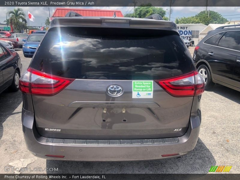 Predawn Gray Mica / Ash 2020 Toyota Sienna XLE