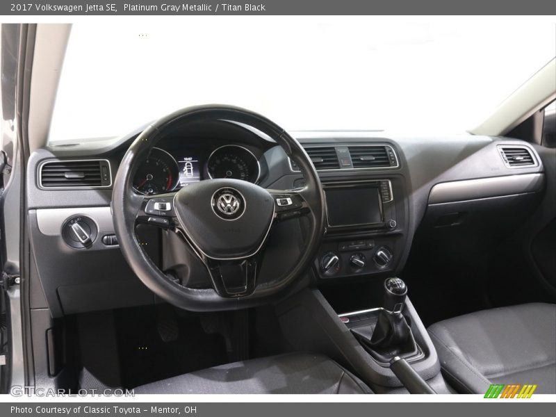 Platinum Gray Metallic / Titan Black 2017 Volkswagen Jetta SE