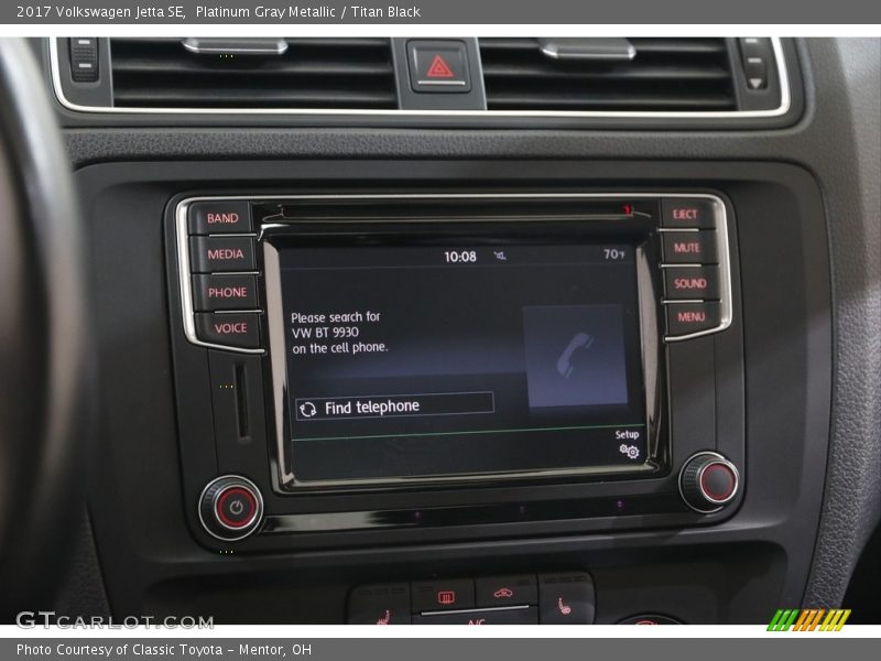 Platinum Gray Metallic / Titan Black 2017 Volkswagen Jetta SE