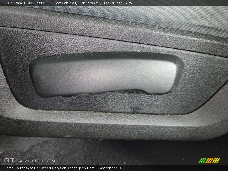 Bright White / Black/Diesel Gray 2019 Ram 1500 Classic SLT Crew Cab 4x4