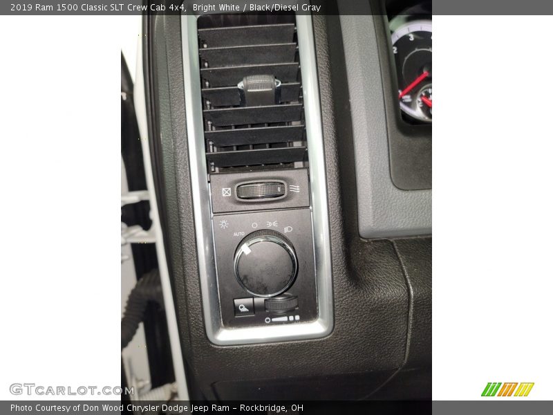 Bright White / Black/Diesel Gray 2019 Ram 1500 Classic SLT Crew Cab 4x4