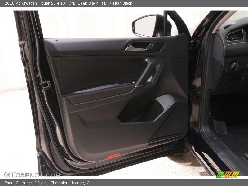 Deep Black Pearl / Titan Black 2018 Volkswagen Tiguan SE 4MOTION