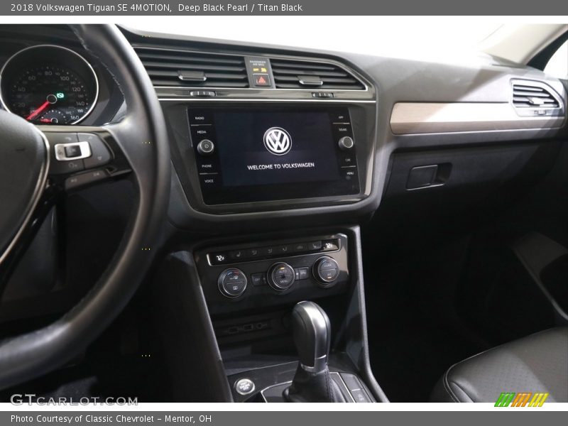 Deep Black Pearl / Titan Black 2018 Volkswagen Tiguan SE 4MOTION