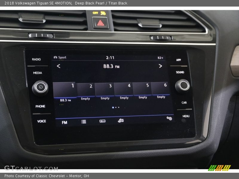 Deep Black Pearl / Titan Black 2018 Volkswagen Tiguan SE 4MOTION