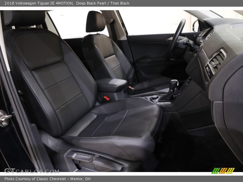 Deep Black Pearl / Titan Black 2018 Volkswagen Tiguan SE 4MOTION