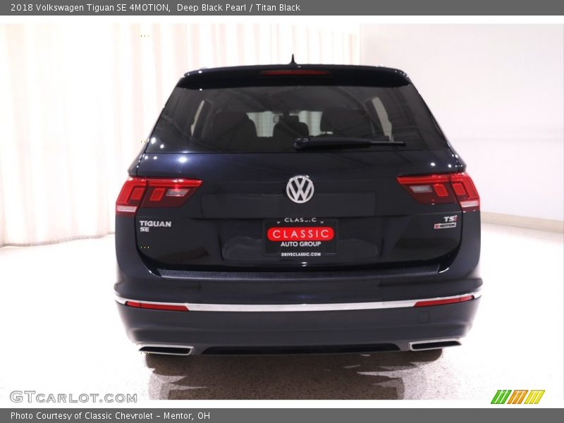 Deep Black Pearl / Titan Black 2018 Volkswagen Tiguan SE 4MOTION