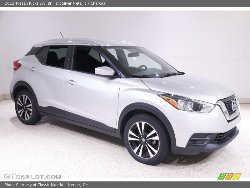 Brilliant Silver Metallic / Charcoal 2019 Nissan Kicks SV